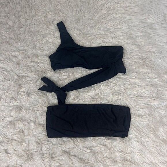 Set Of Two Womens Sexy Black Swim Bikini Tops Size Large Pretty Little Thing - Picture 1 of 12